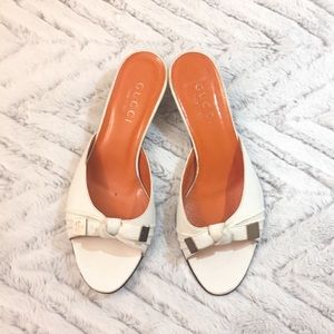 Vintage Gucci White and Orange Pumps